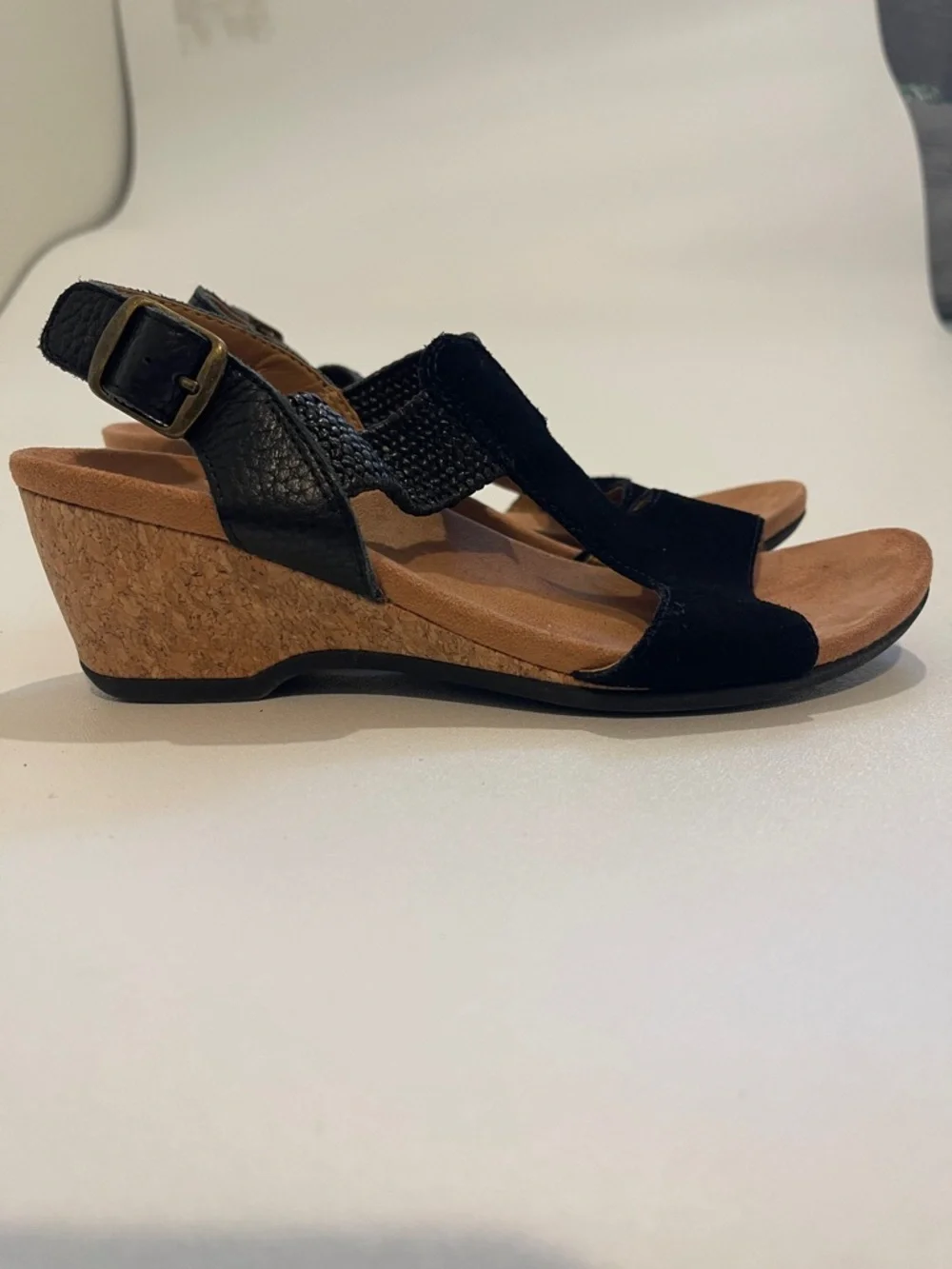 Vionic Black Kaytie T-Strap Wedge Sandals
